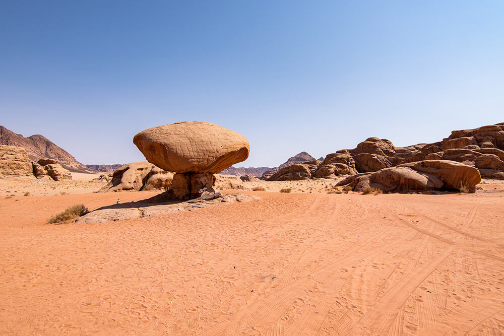 desierto wadi rum mushroom rock