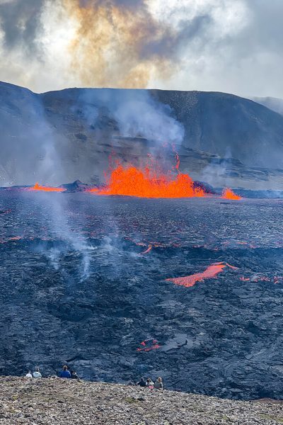 volcán en erupción en Islandia