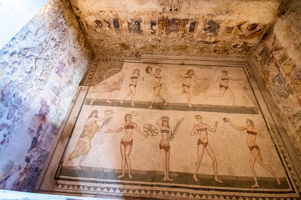 mosaico chicas bikini villa romana casale