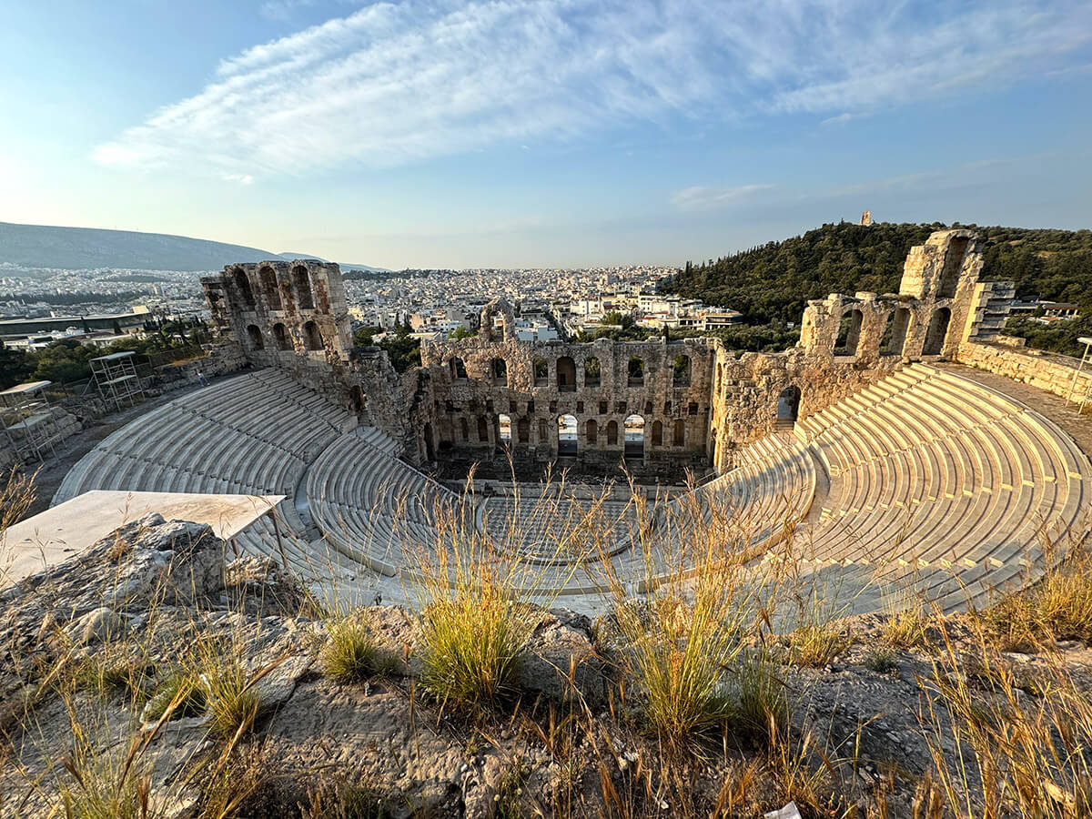odeon en la acropolis de atenas