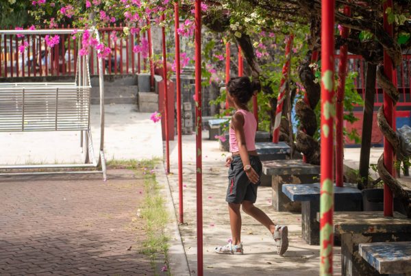 Noa recorriendo a su aire los templos de ipoh