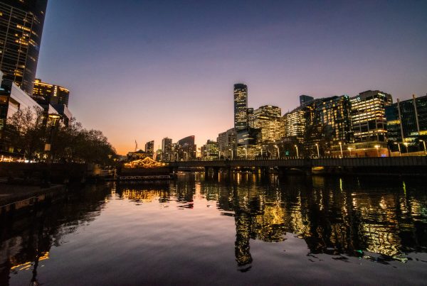 atardecer en melbourne sobre el rio yarra