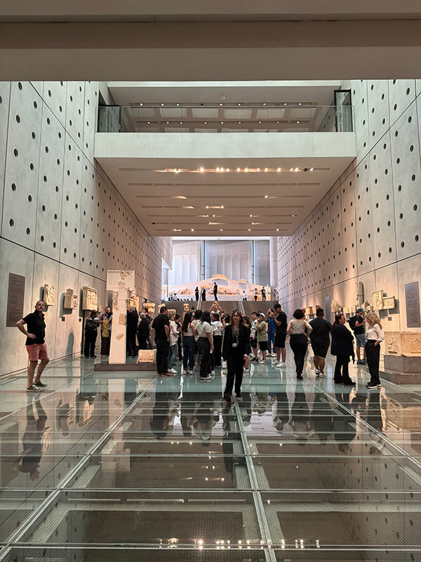 suelo de cristal del museo de la acropolis